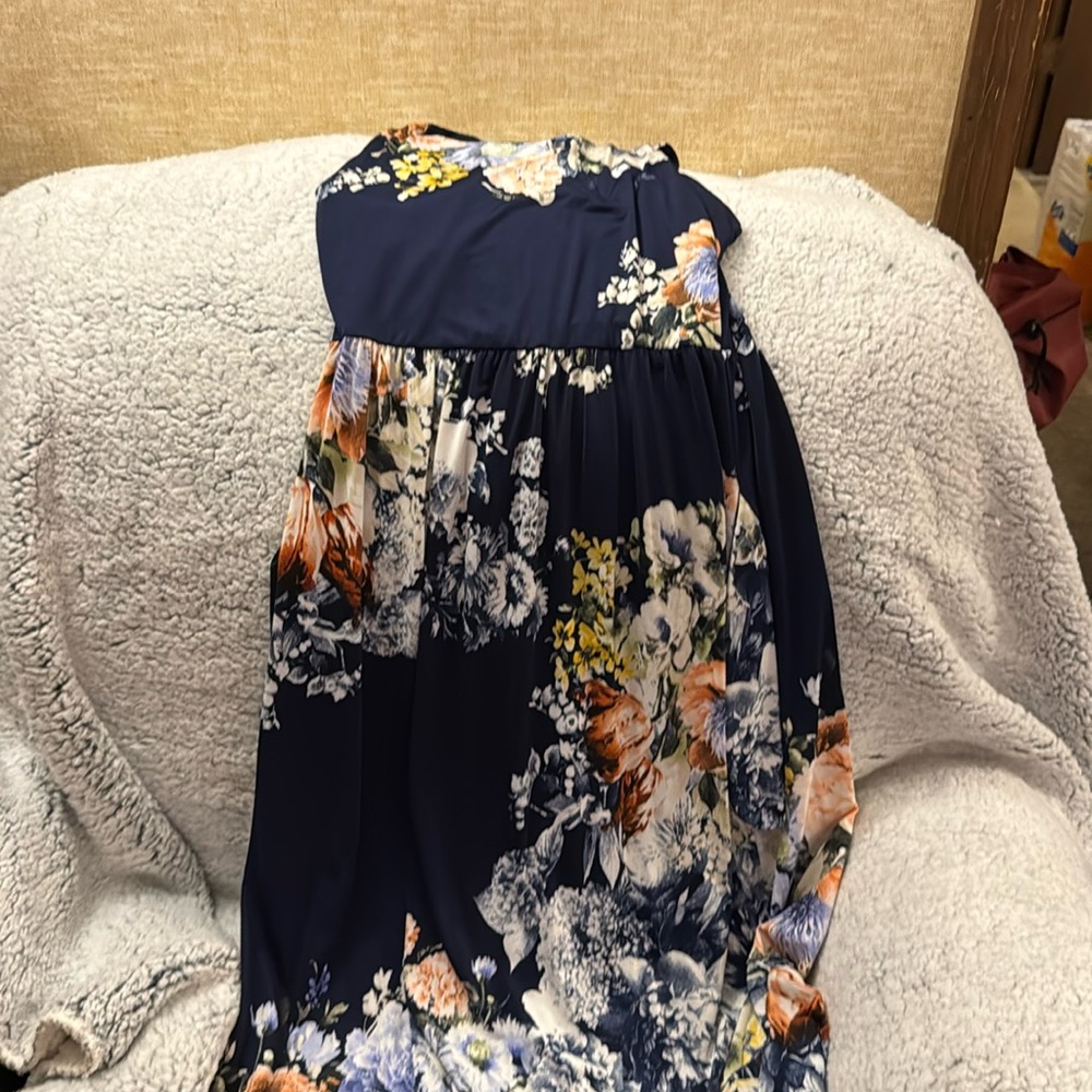 Maxi dress. Very soft. Doesn’t have size tag but looks like a small to medium